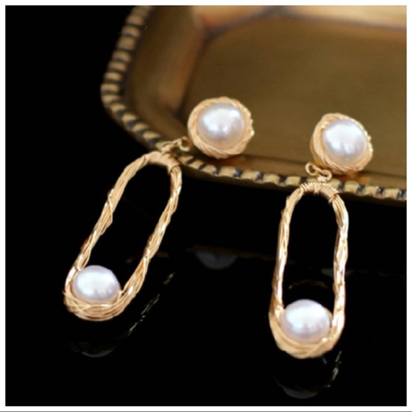 Beautiful Gold & Pearl Dangle Earrings - Picture 2 of 3
